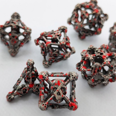 7 PCS Metal Hollow Bloodstain Skull Dice Set, Unique Blood Dice, DND Dice Set, Polyhedral Metal Dice,Hollow Dice, DND Gifts