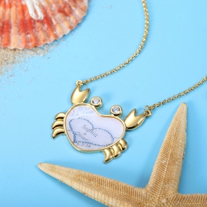 Personalized Crab Memory Necklace in Gold