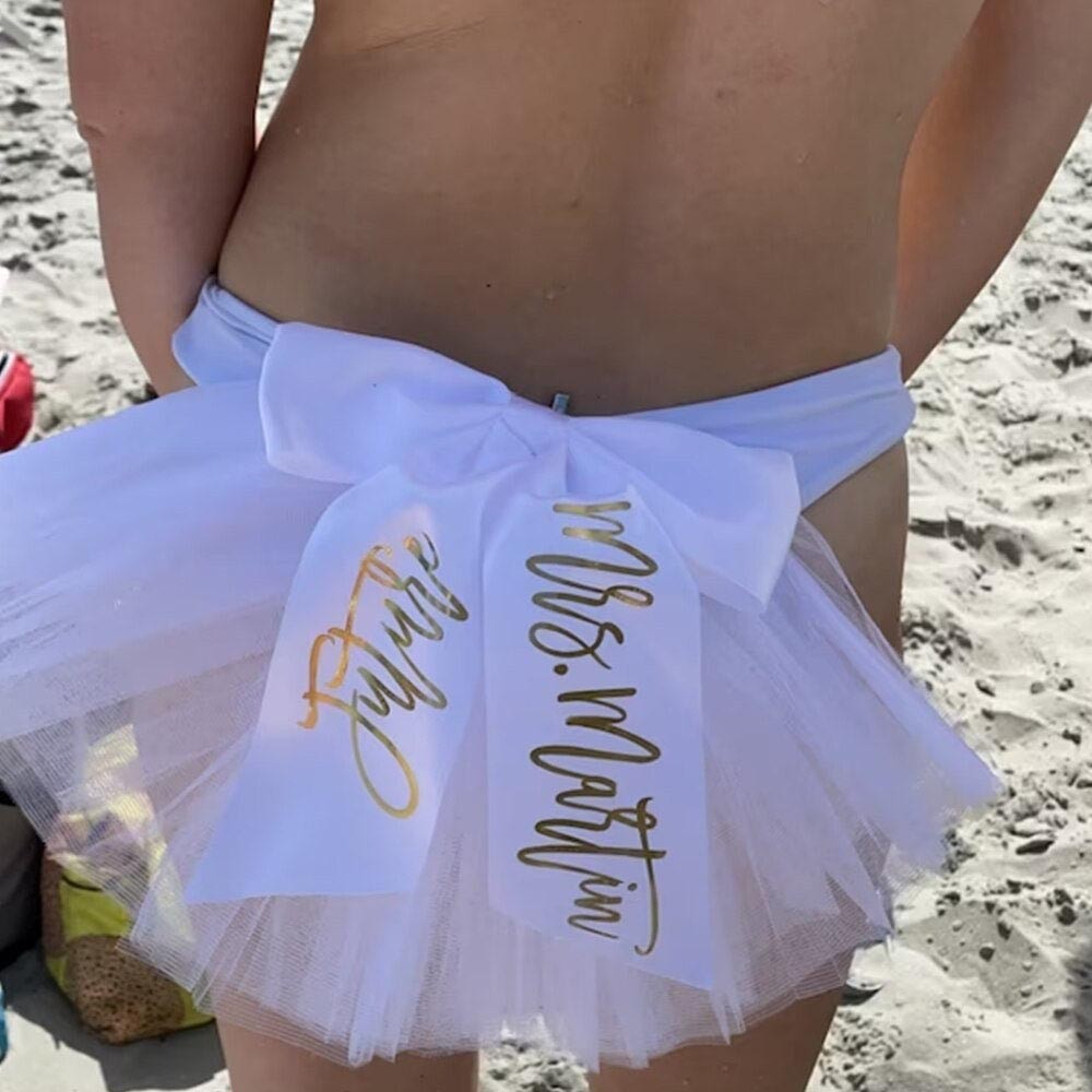 Bachelorette Party Veil with Customized Name, Pool Beach Bikini Tutu Sash, Bride to Be Wedding Bridal Shower Bridesmaid Proposal Gift Favor