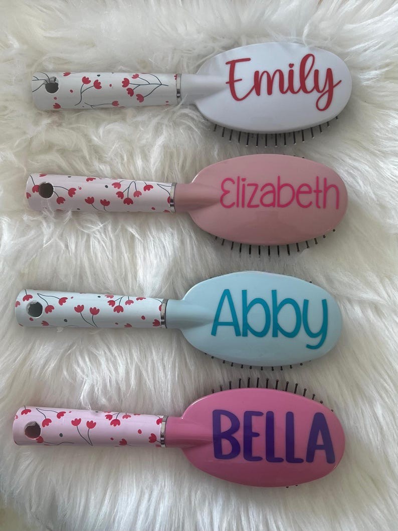 Personalisierte Haarbürste! Personalisierte Haarbürste! Perfektes Geschenk für Mädchen! Osterkorbfüller! Geburtstagsgeschenk! Ostergeschenk! Geschenke für Kinder!