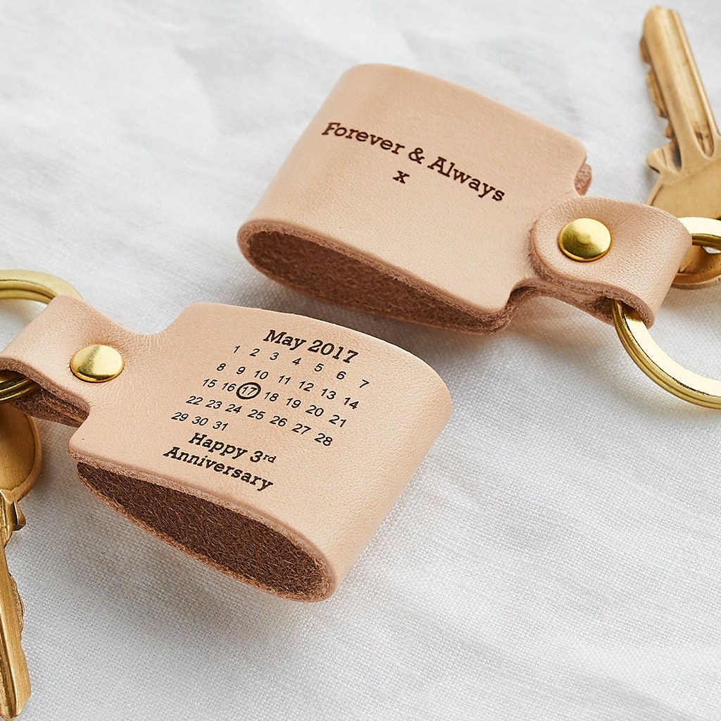 Personalized Calendar Date Keychain, Natural Leather Engraved Keyring / Valentine's Day, Third Wedding Anniversary Gift / Special Date