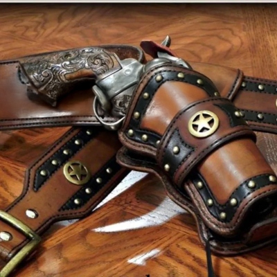 Western-Patronengürtel aus Leder mit Munitionsschlaufen und Hammerriemen zum Festbinden von Revolverholster und Waffenhülle . 22 .32 .357 .38 .44 .45